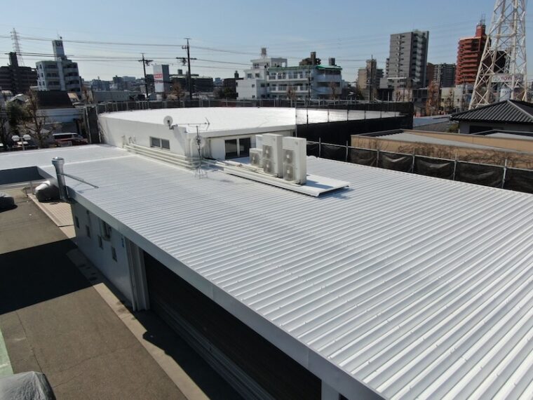 愛知トヨタＷＥＳＴ千代田橋店様で屋根遮熱塗装を行いました②