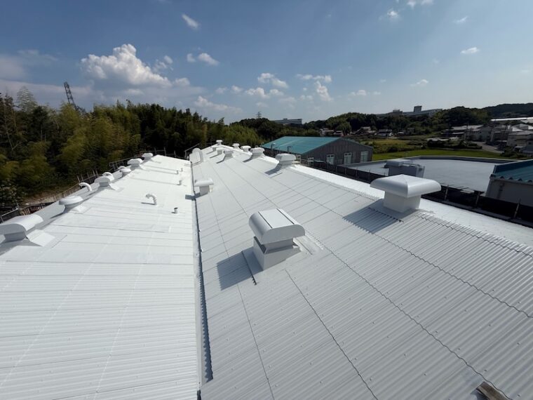 東名化成株式会社日進工場様で遮熱塗装工事を行いました。